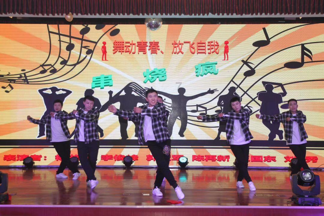 我爱我家中介相寓：上班和上香间，这届相寓青年选择了——向上生长
